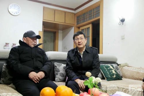 四川yd2333云顶电子游戏向导班子春节前夕探望离退休老干部