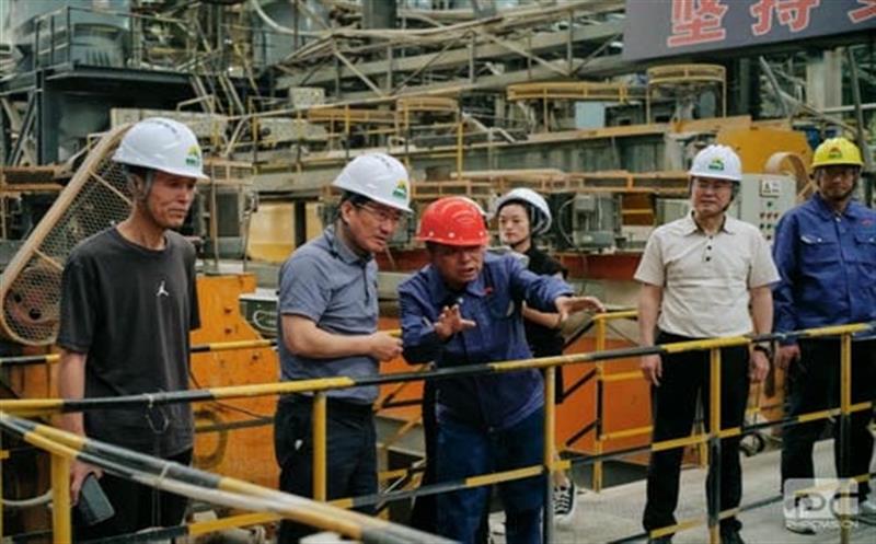yd2333云顶电子游戏工会主席杜春茂到德昌大陆槽稀土矿调研指导事情