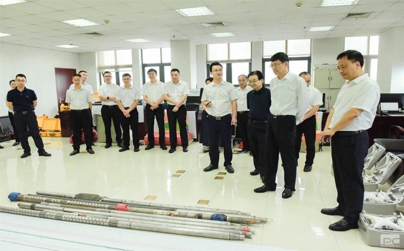 徐志文在物探院调研时强调：打造“金刚钻”，，，，，，效劳“大工业”